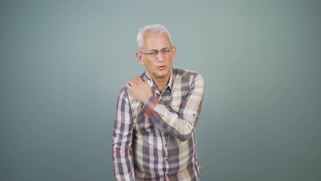 Man-with-shoulder-pain.